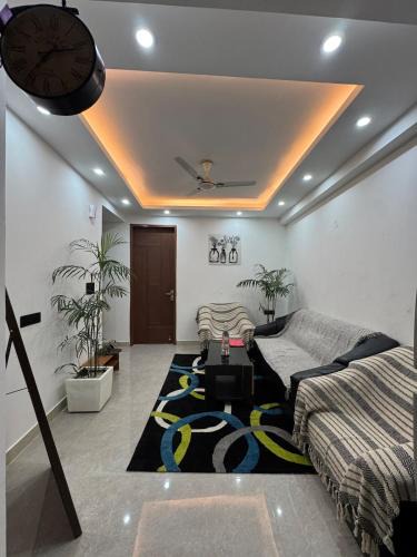 Sainik Farm Apartment | ꯍꯥꯌꯨꯝ Haayum ll