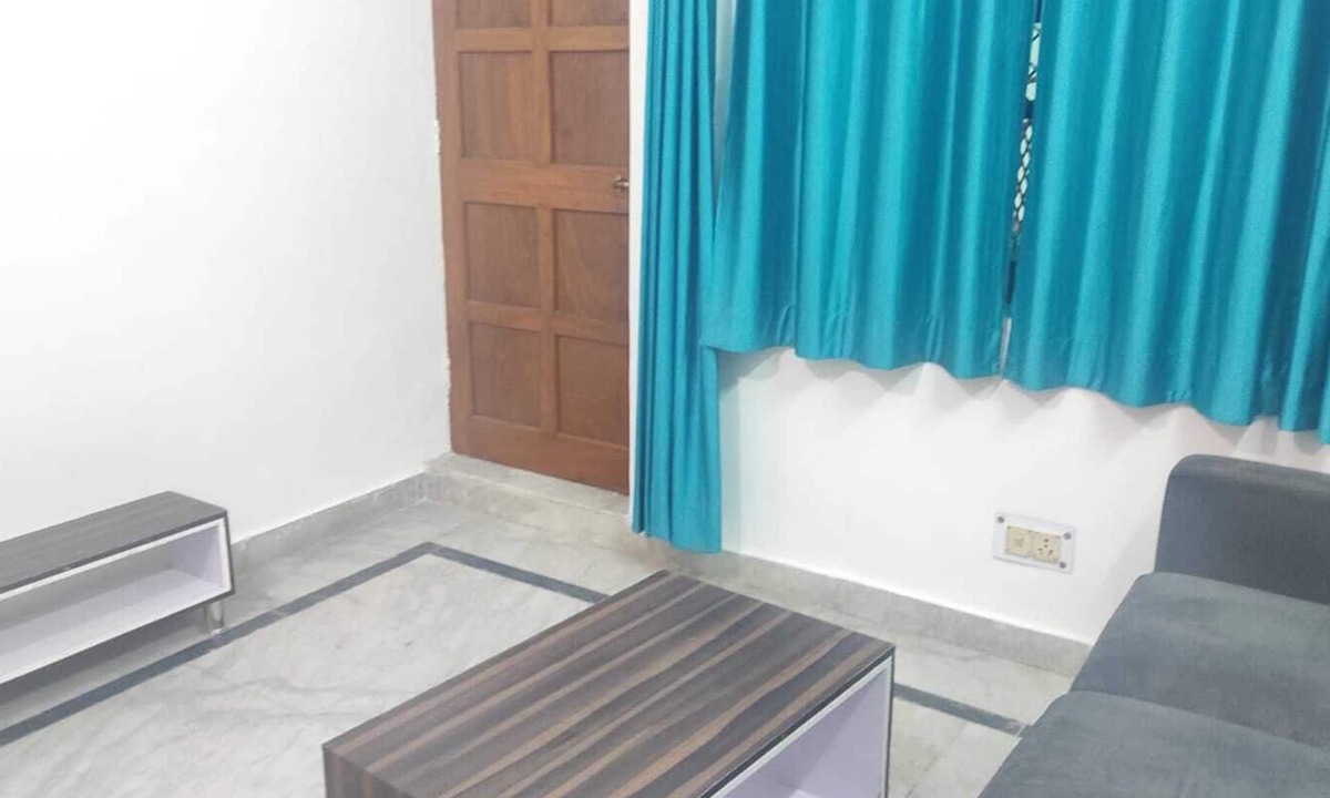South West House | 1BHK Homely Apartment – 5 min to Metro , Kitchen & Free Wi-Fi