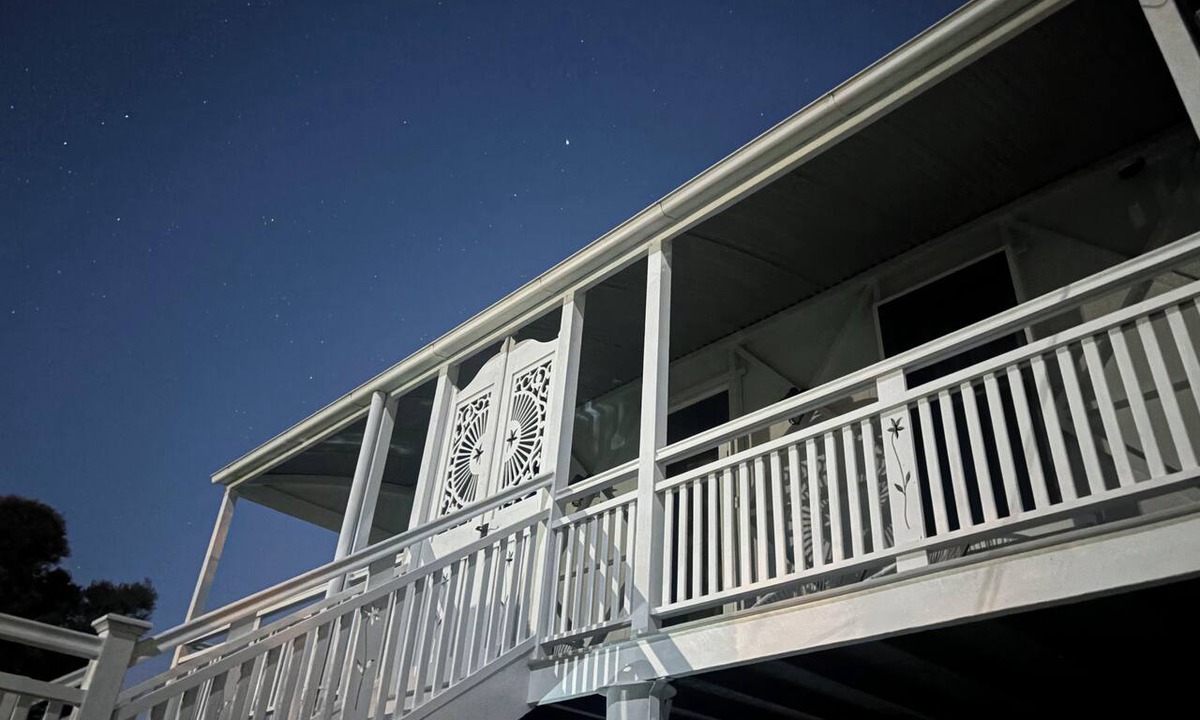 Windsor House | 5 Bdrm, Parkside, Great deck, Zone One, heated plunge pool. Walk to everything.