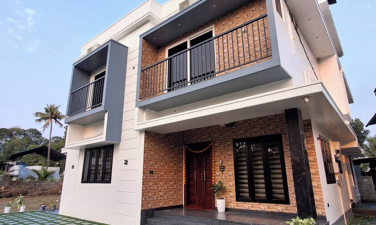 Aluva House | 5 Mins to Metro | 15 Mins to Airport – Perfect Launchpad for Explorers!