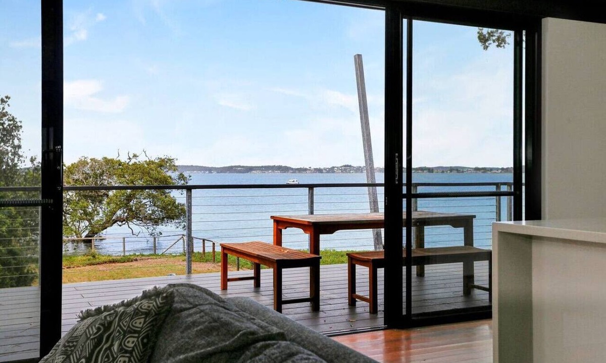 Pindimar House | Absolute Beachfront | 5BR Family Escape