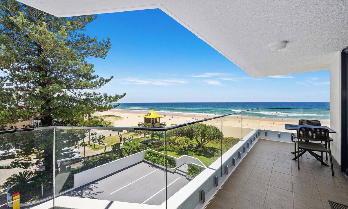 Mermaid Beach Apartment | Absolute Beachfront Beauty