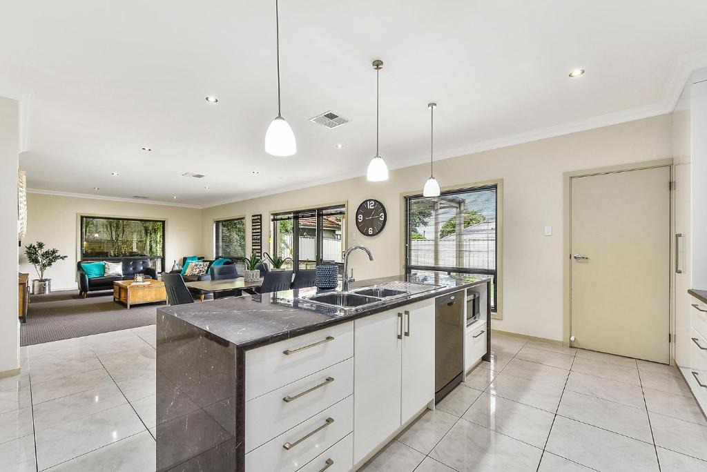 Mount Gambier Apartment | Accommodation On Lansell 1 being Unit 1 of 6 Lansell Street