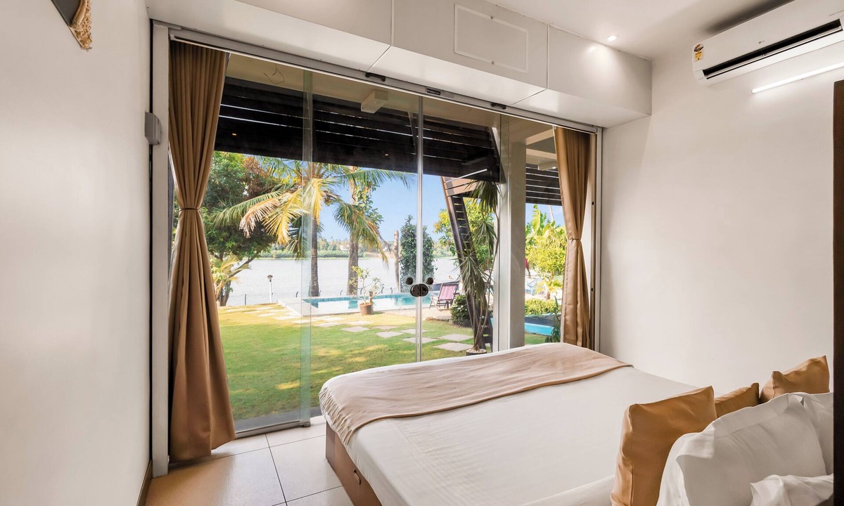 Alwaye Villa | Alaya Stays Glass River 4 BHK Villa