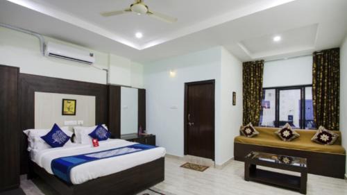 Manikonda Hotel | Aurum Abodes