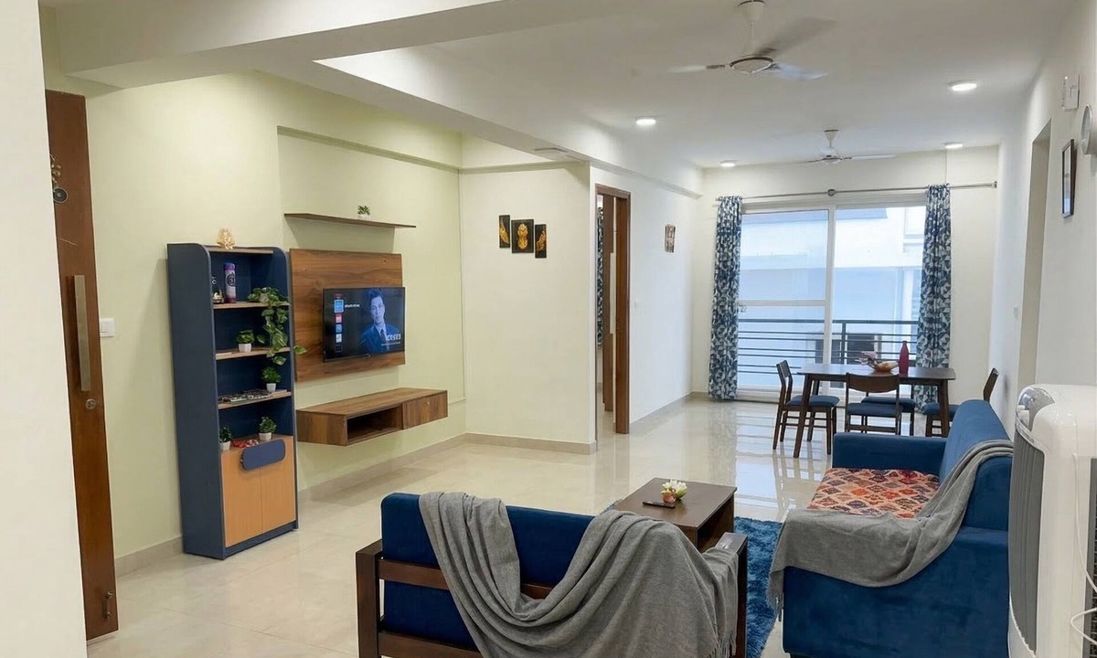 Agara Apartment | Balcony Deluxe Room with Washroom & Workstation inside a 4BHK Apartment