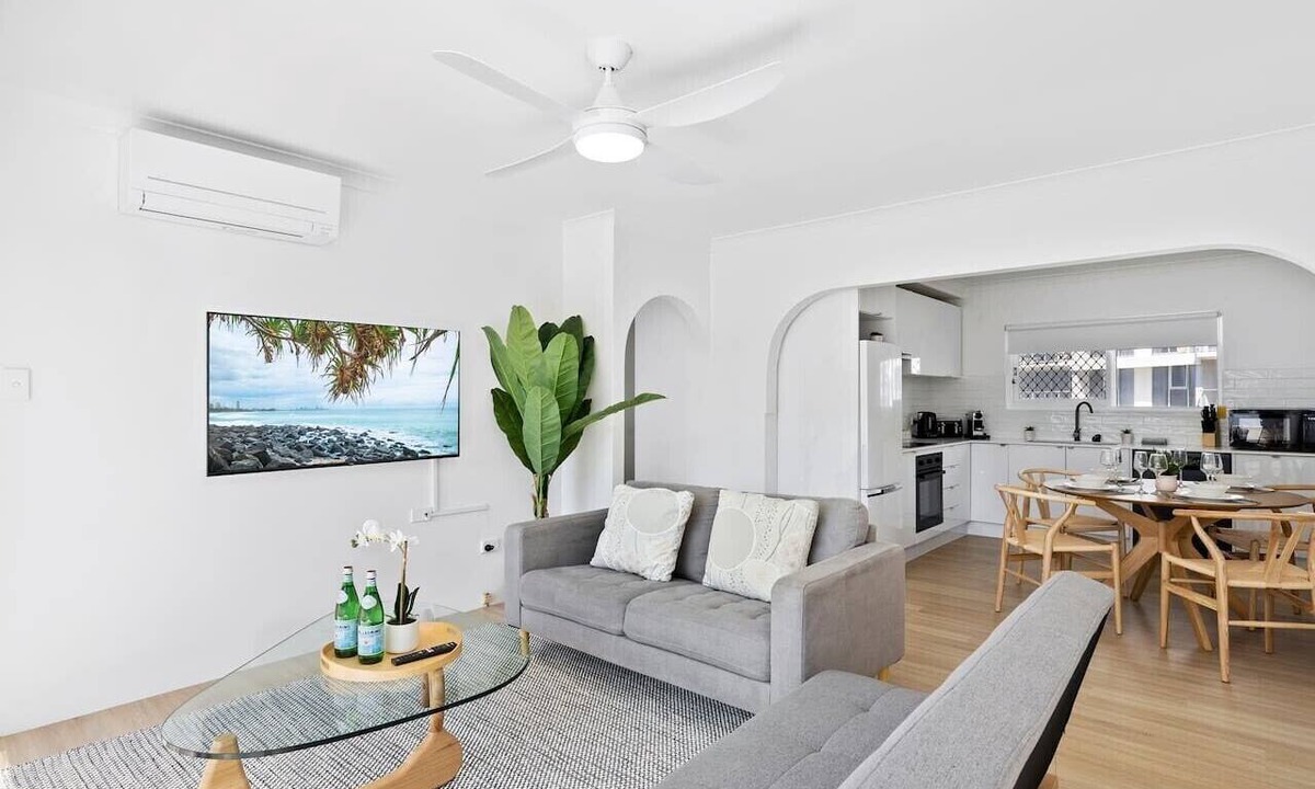 Broadbeach Apartment | Beachfront Escape Broadbeach