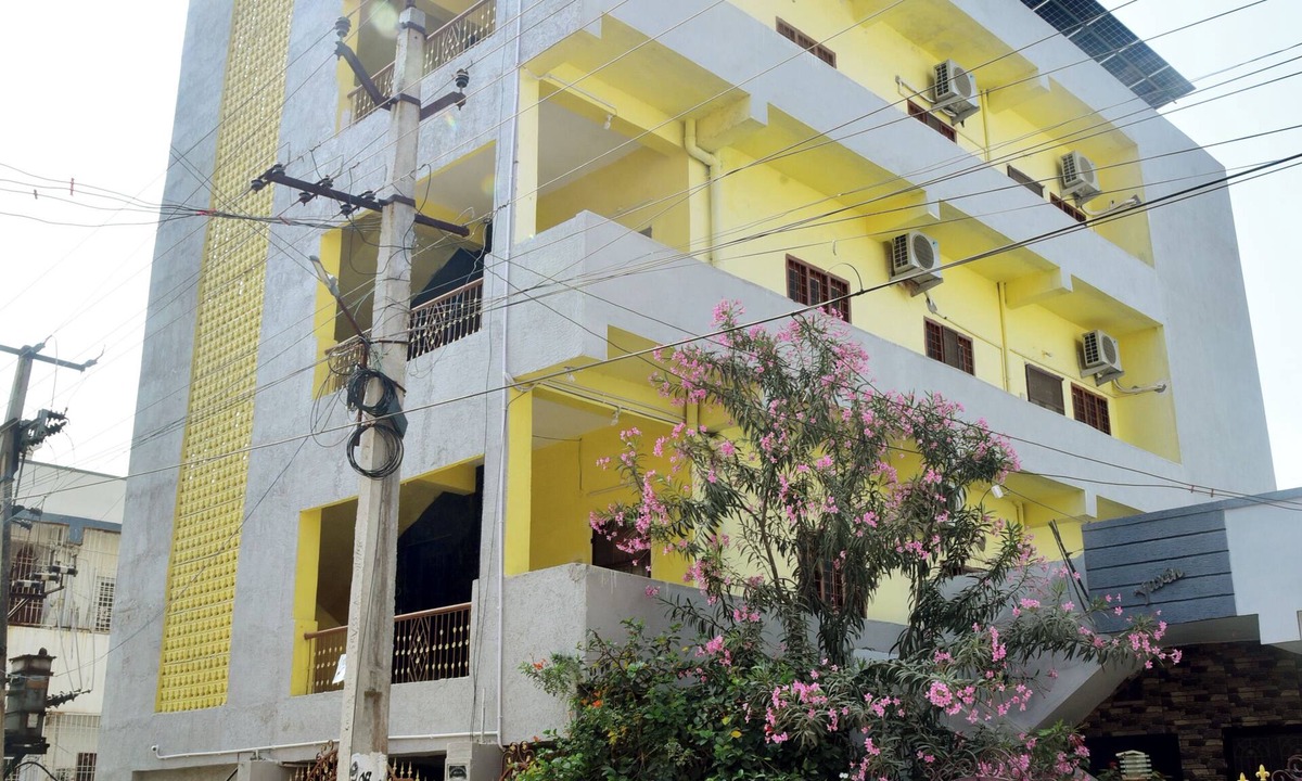 Vijayawada House | Beautiful 1-bedroom building with AC in charming Vijayawada