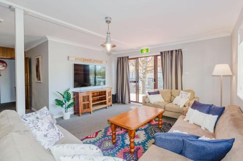 Jindabyne House | Blizzard Bunny Lodge 43 Gippsland Street