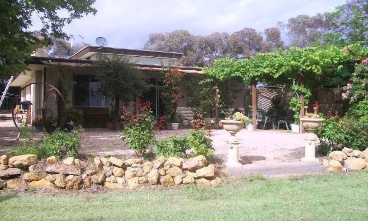 Murtho House | Border Cliffs River Retreat