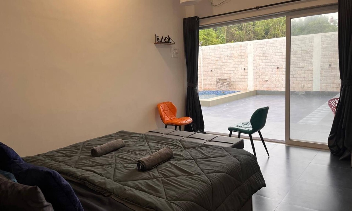 Ratnagiri Bed & Breakfast | Casa Oceanus – Pool Facing 1 Private Bedroom In Casa Oceanus