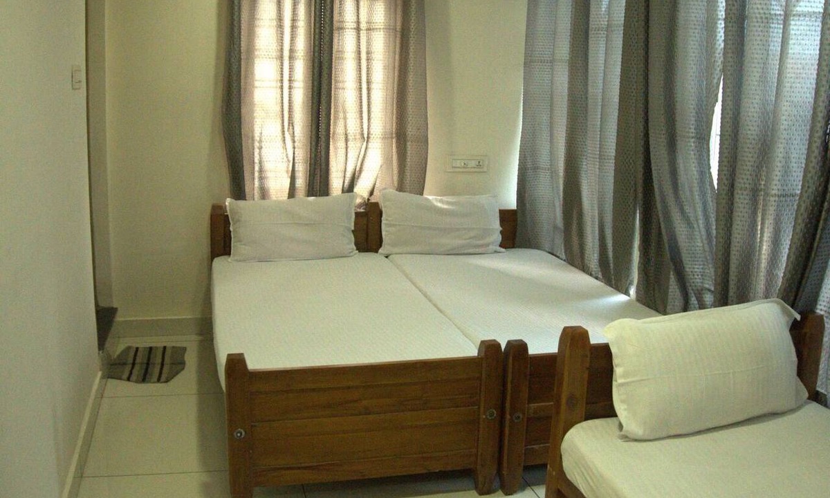 Kalamassery Hotel | Chandrika Tourist Home