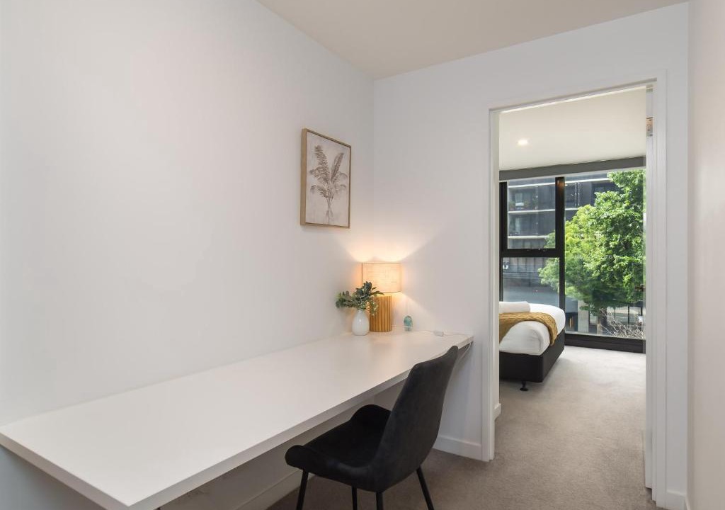 Braddon Apartment | Chic 3-Bed in Central with Pool, Sauna and Gym