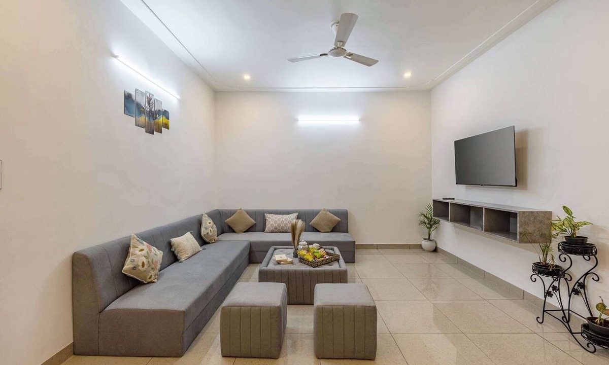 Bedla Apartment | Comfy 2BHK at Lakecity Apartments by Viraalay