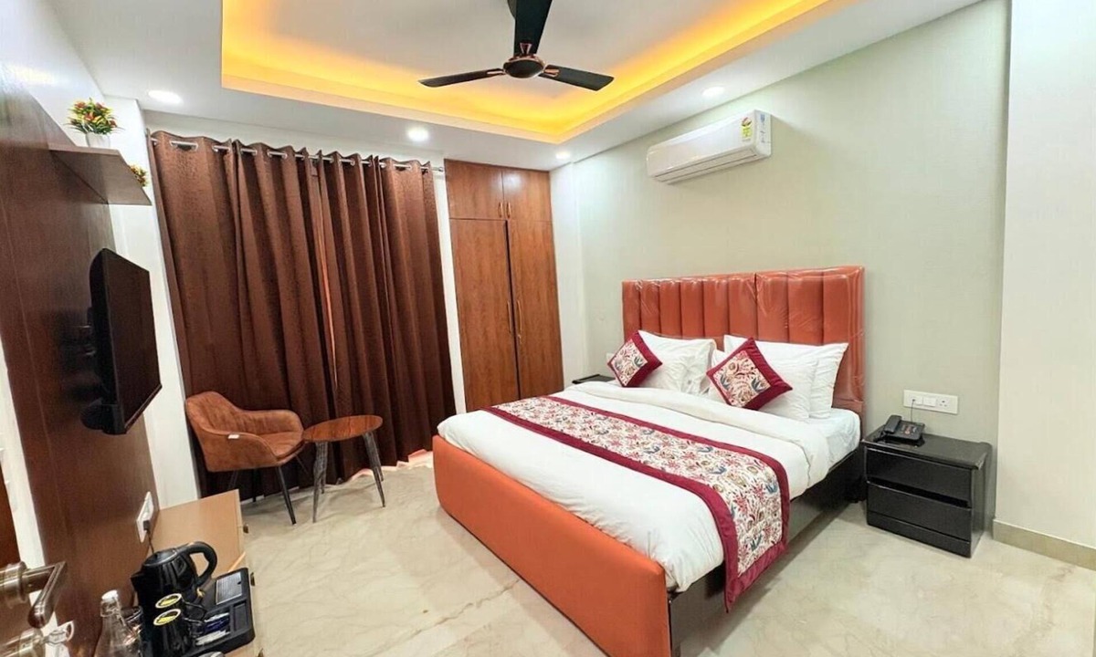 Kalkaji Apartment | Cozy 1-bedroom apartment in wonderful New Delhi with AC