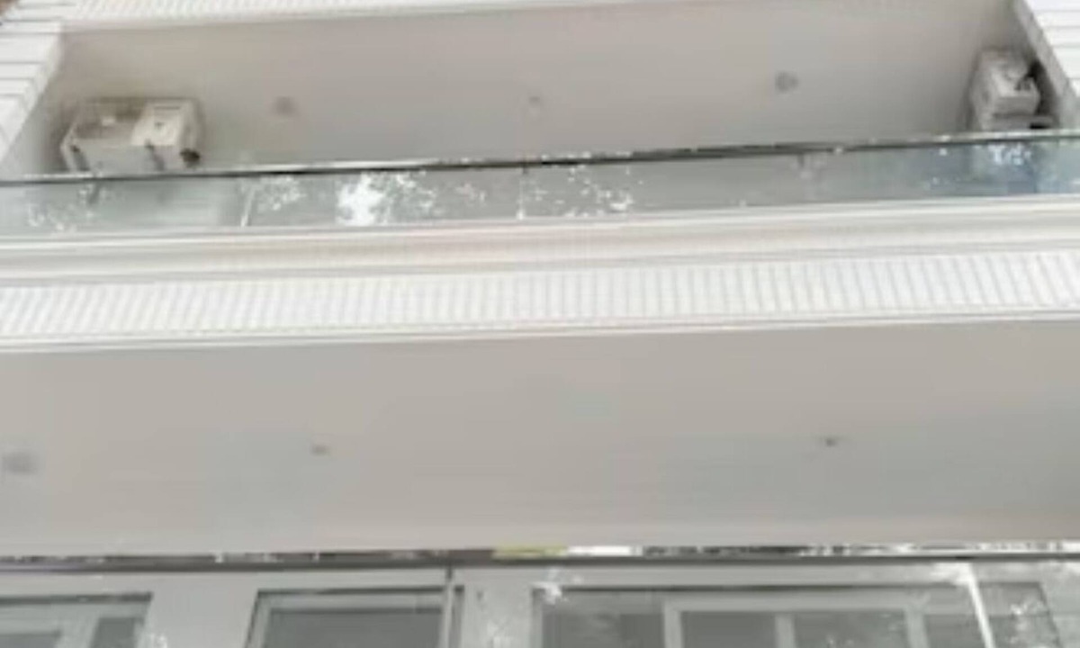 Kalkaji Apartment | Cozy 1-bedroom apartment in wonderful New Delhi with AC