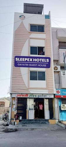 Dwarka House | Cozy Hotel Gayatri Guest House