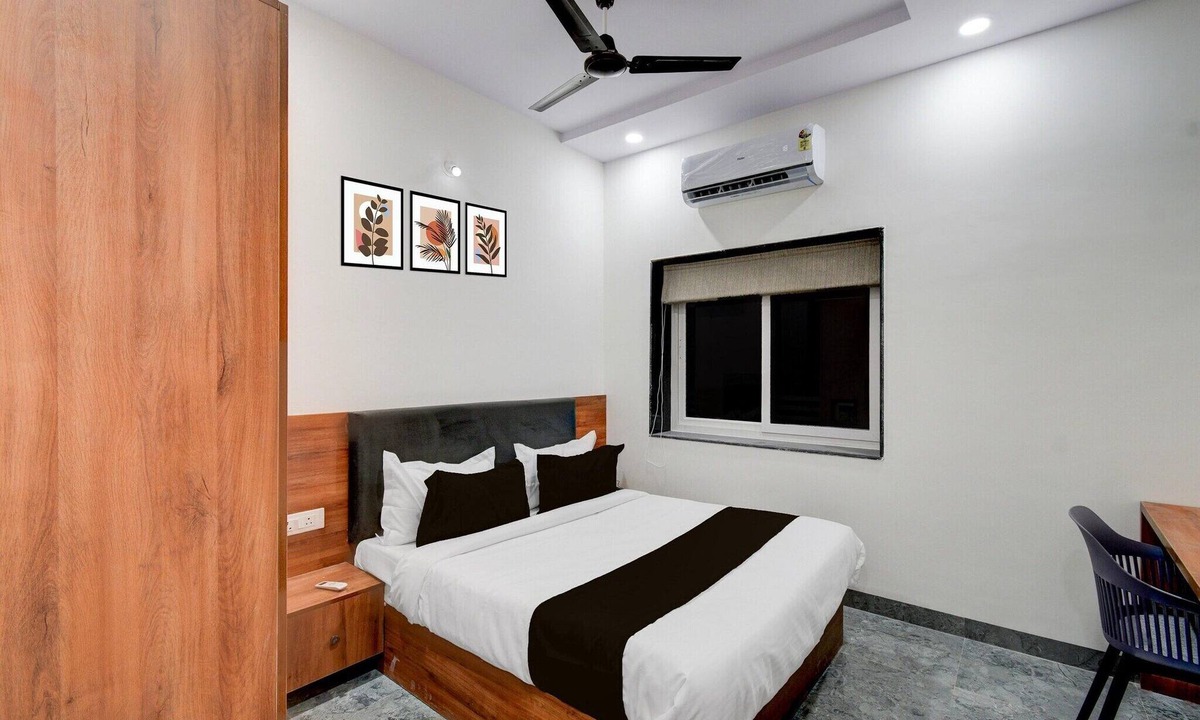 Hyderabad House | Deluxe with Twin BedTownhouse Saroornagar