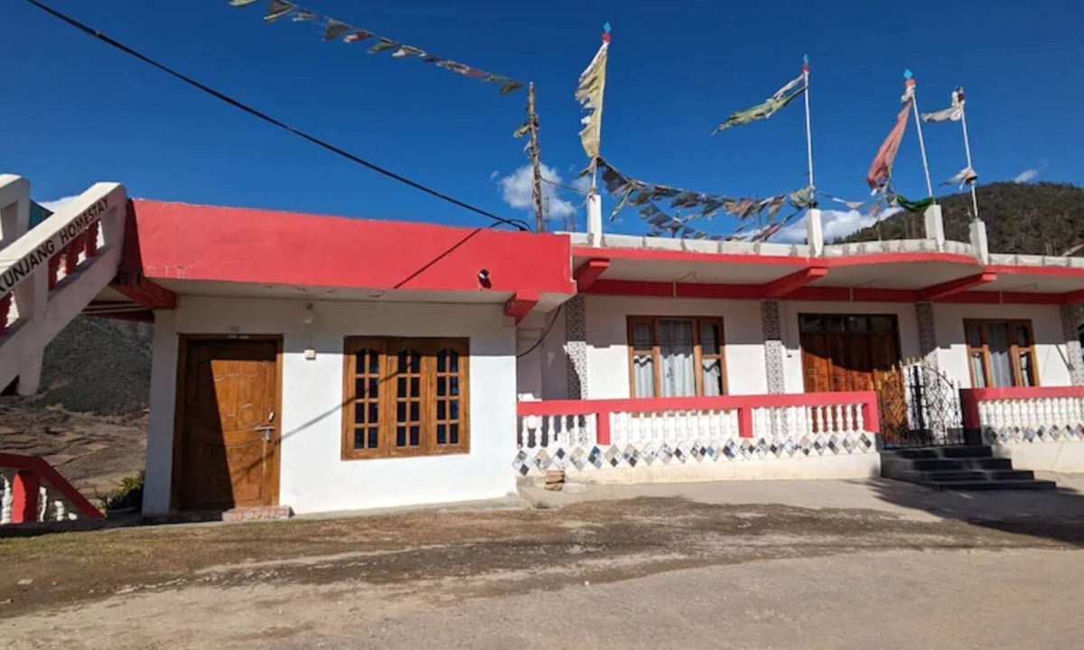 Bomdila Bed & Breakfast | Double bed room