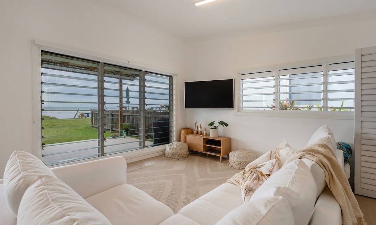 Brooms Head Apartment | Driftaway- Absolute Beach Front- Stone Real Estate Yamba