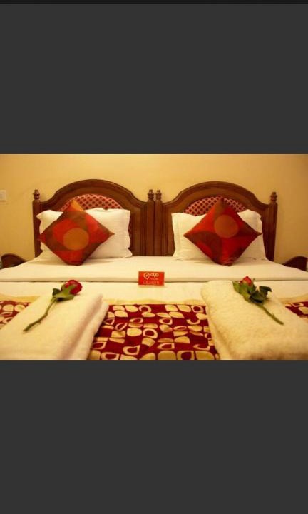 DLF Phase 3 House | Emarald Hotel and Resorts-Fully Vaccinated Staff