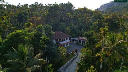 Sulthan Bathery House | FIG & SHADE-Private Hill-view -Serene Hill Retreat