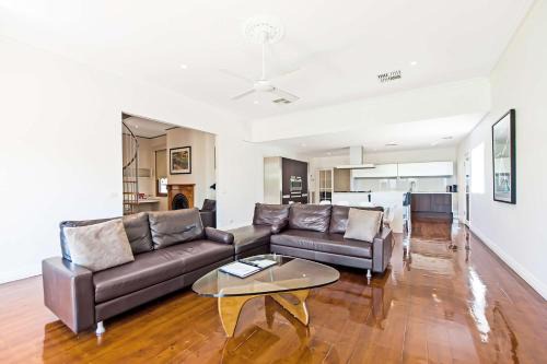 Echuca House | Francis Retreat- Echuca Holiday Homes