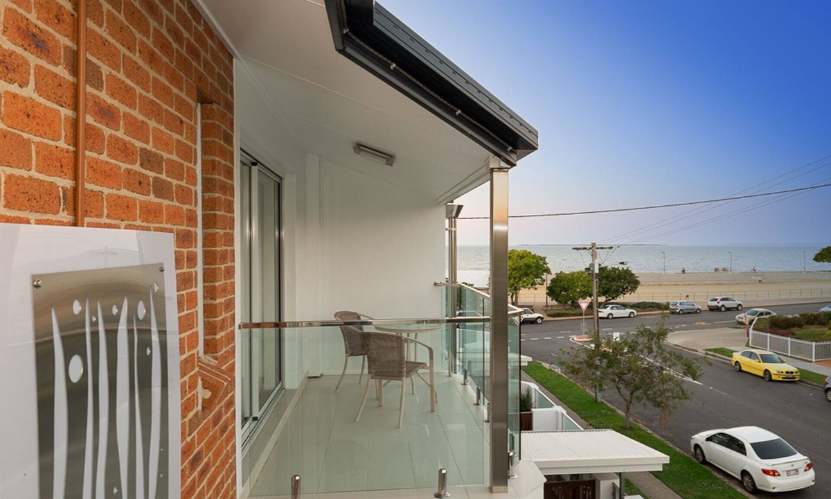 Wynnum House | Fully Self-Contained - Two Bedroom Townhouse