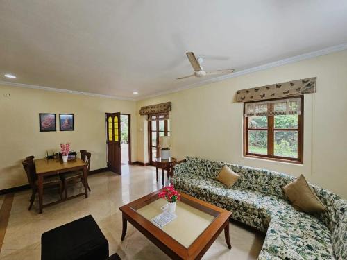 Betalbatim Apartment | Golden Sands Peaceful Lovers Beach Escape