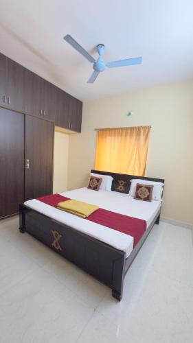 Tirupati House | Govinda Nivas Homestay- Appartement with Fridge ,AC ,Geyser, Sofa, Separate puja room ,WIFI ,TV, Lift and 24 hours check-out