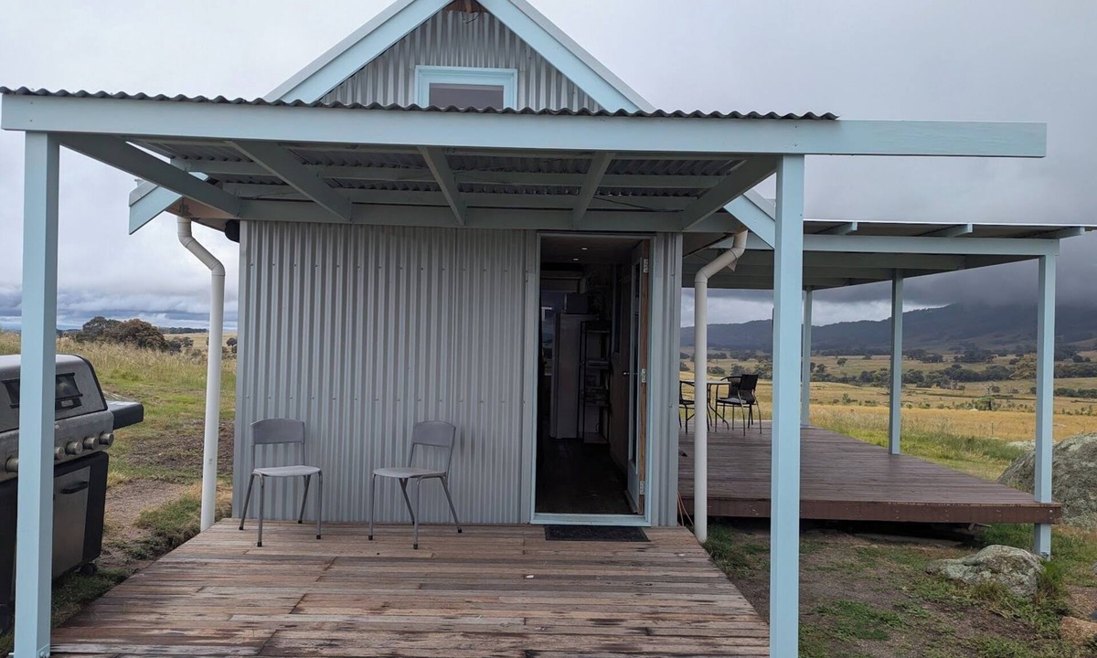 Nulla Vale Cabin | Granum - A unique tiny cabin on farmland