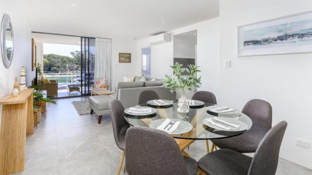 Sandstone Point House | Harbourside Retreat
