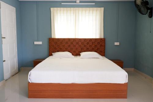 Mullakkal Hotel | Haya Residency