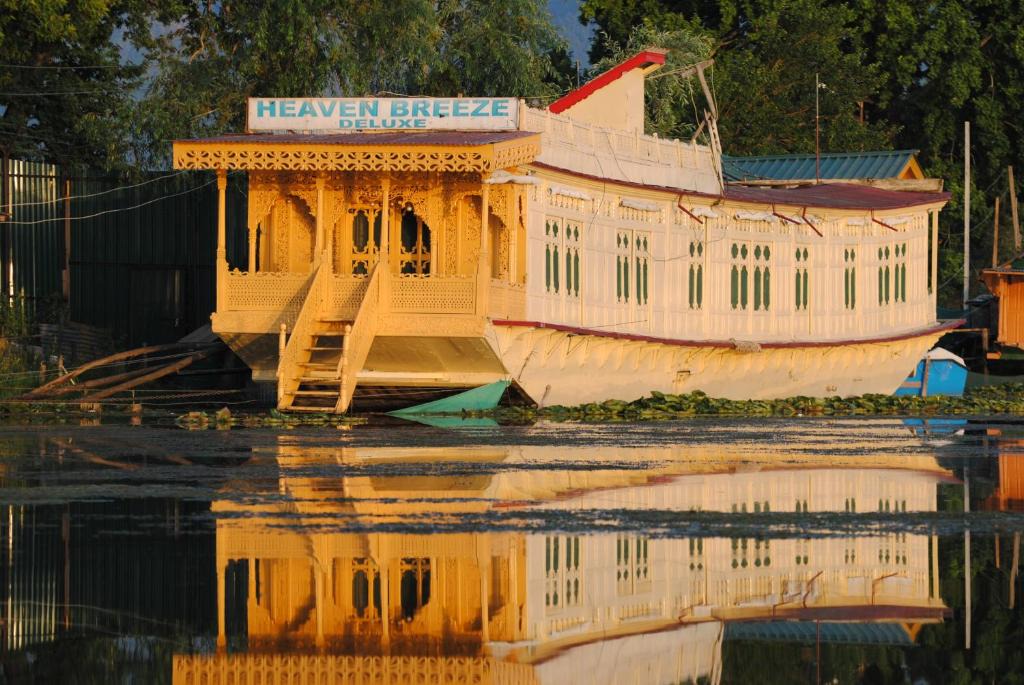 Nagin Bagh Boat Rental | Heaven Breeze Group of Houseboats