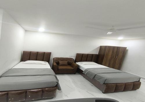 Shaikpet Hotel | Hill Plaza