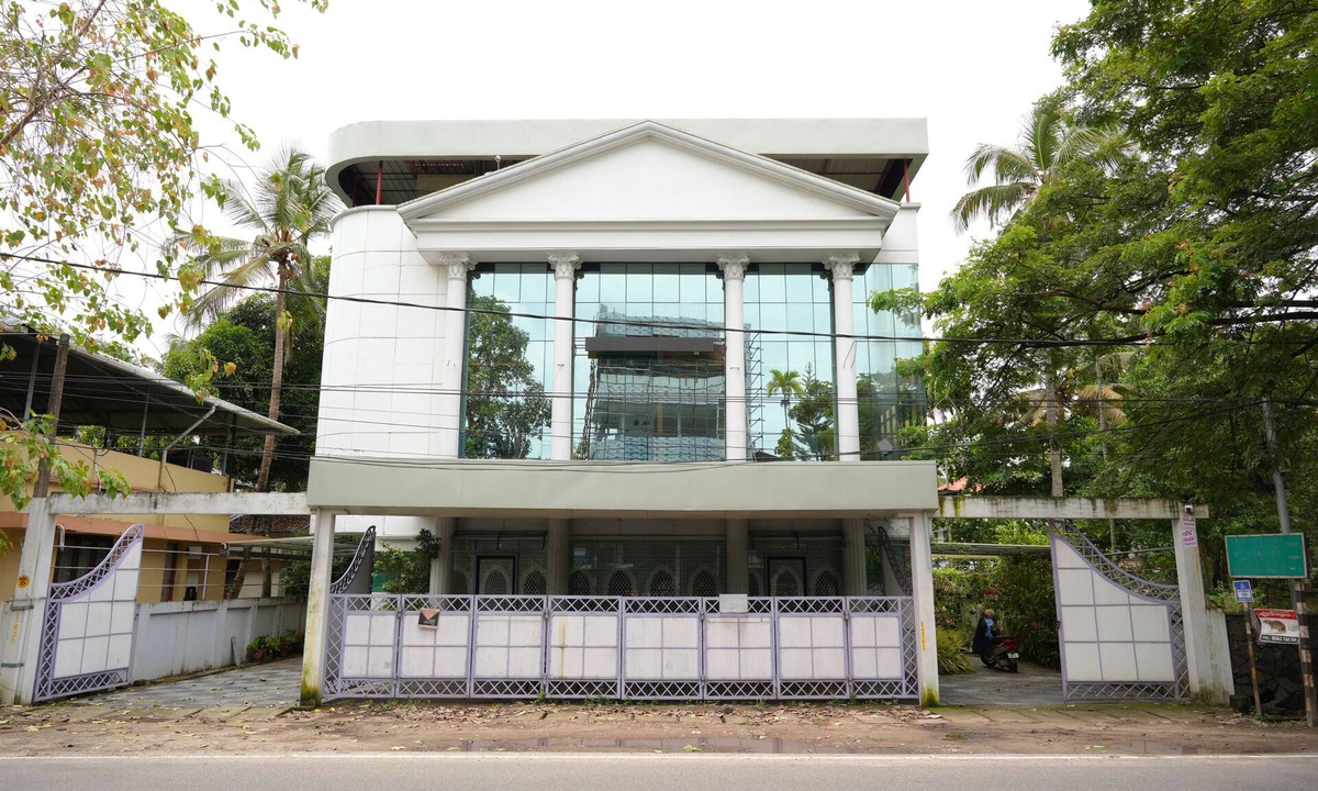 Maradu Apartment | Holiday Home Cochin Located in Ernakulam Near to Gandhi Square, Poonithura.
