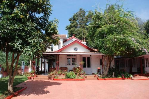 Coonoor House | Hospitality Expert Royston BBQ Bonfire Chef
