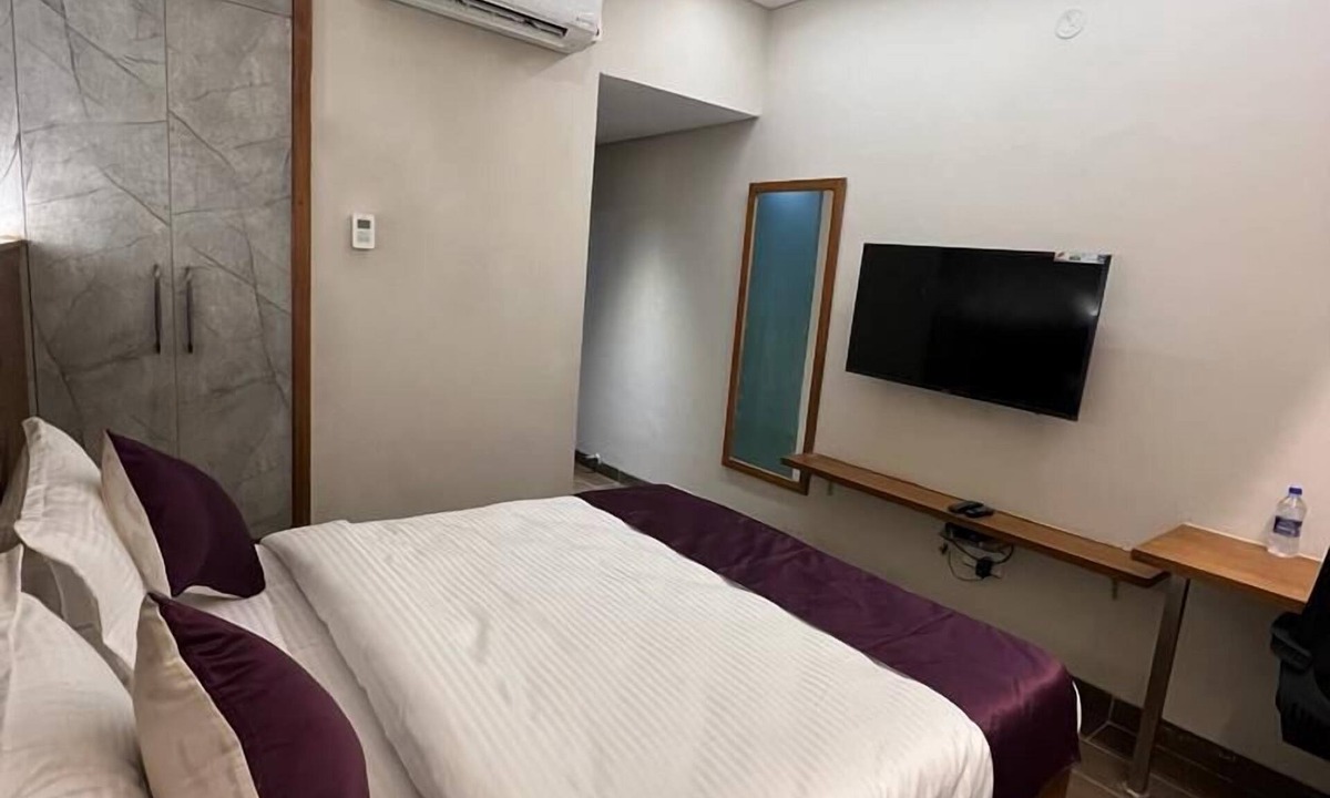 HITEC City Hotel | Hotel 5 Elements Madhapur
