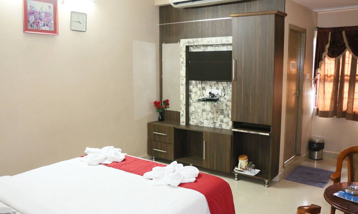 Railway New Colony Hotel | Hotel Akshaya