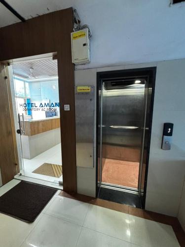Jogeshwari East Hostel | Hotel Aman Dormitory
