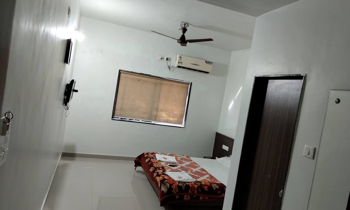 Dwarka Hotel | Hotel Amidhara