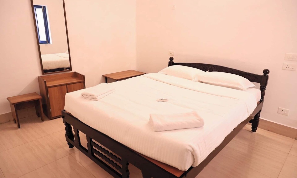 White Town Hotel | Hotel Continental