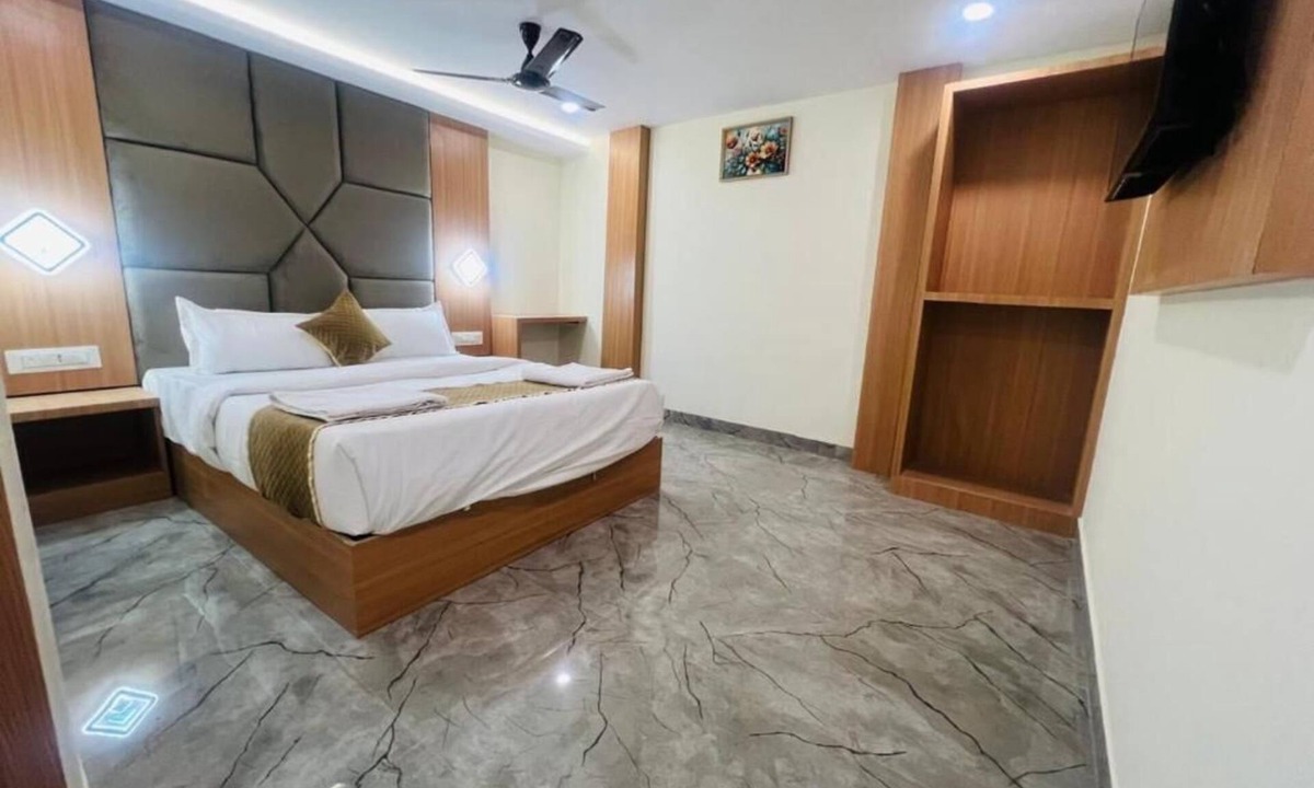 Goregaon West Hotel | Hotel Crystal Castle