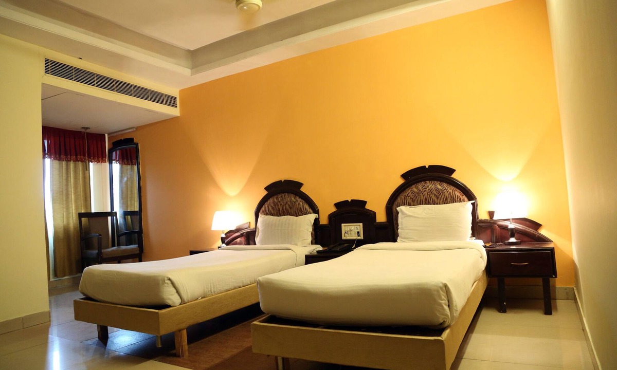 Lakdi Ka Pul Hotel | Hotel Hollyhock
