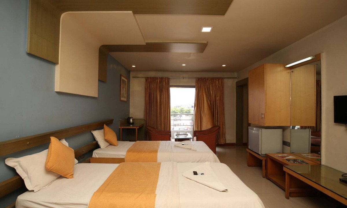 Kolhapur Hotel | Hotel Kohinoor Square
