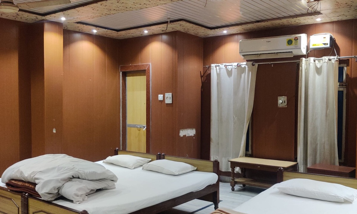 Jaunpur Hotel | Hotel Krishan Kanhiya