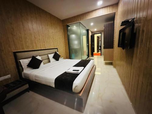 Mira Road East Hotel | Hotel Merakee - Near Dahisar Mira Road Mumbai