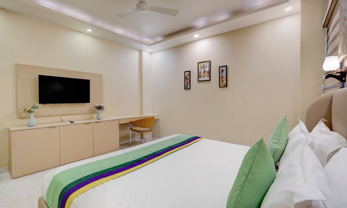 Sector 51 Hotel | Hotel Mr. J