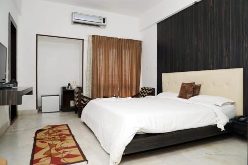 Hampankatta Apartment | Hotel Navaratna Palace