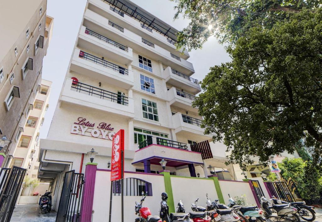 Kukatpalli Hotel | Hotel O JNTU college Near LULU mall, KPHB Colony.